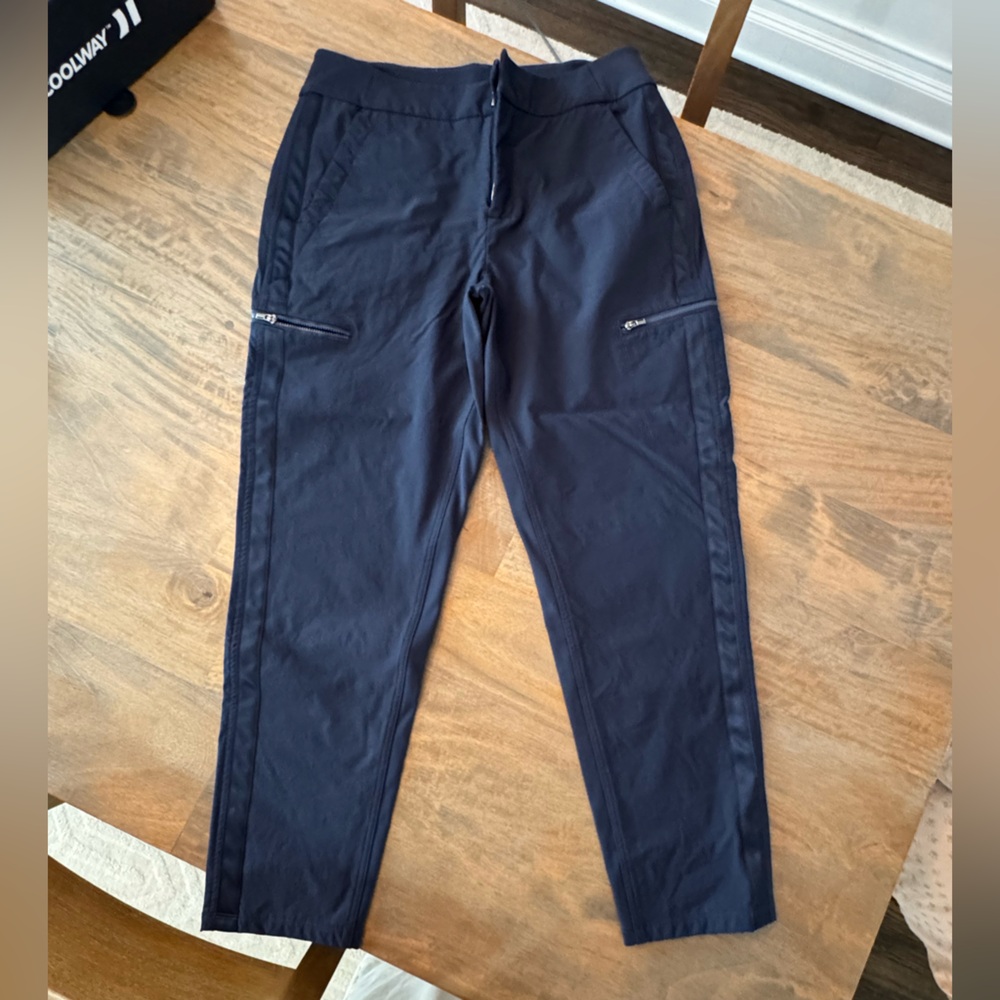 Athleta Womens Cropped Navy Blue Fitted Cargo Style Pants